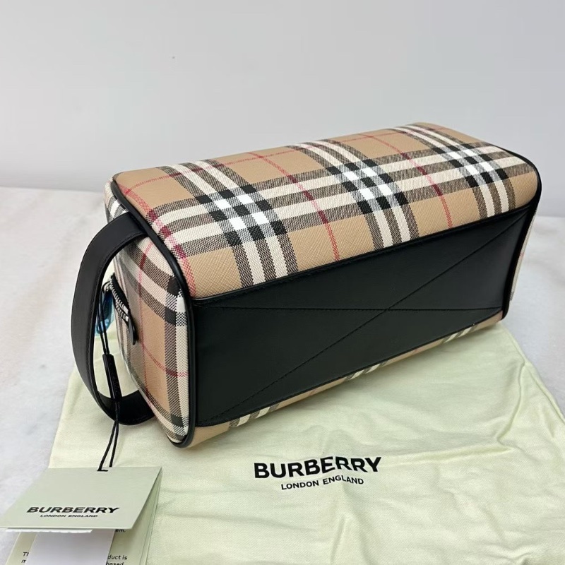 Burberry pouch-1
