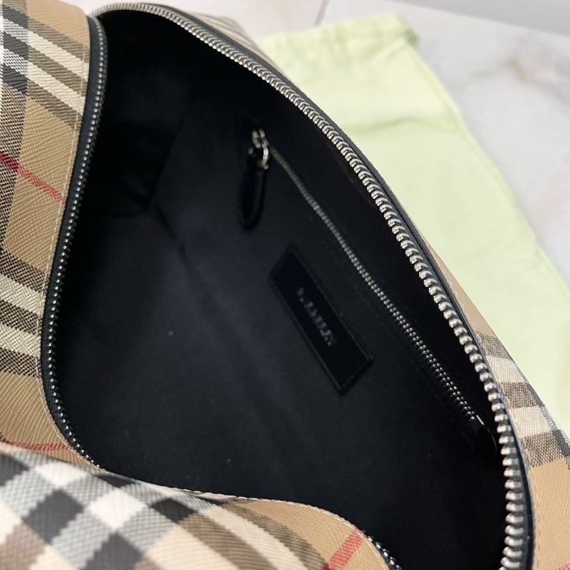 Burberry pouch-2