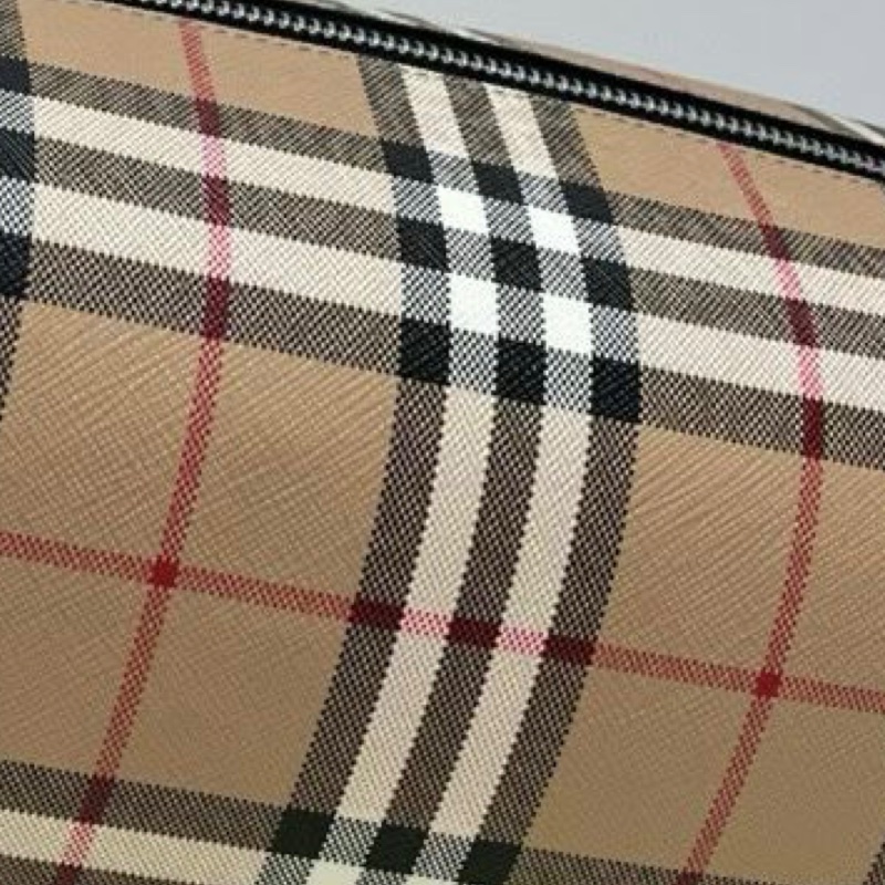 Burberry pouch-4