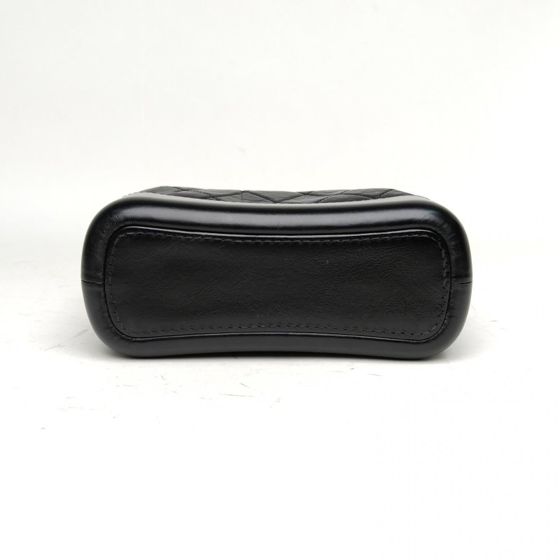 CHANEL GABRIELLE流浪小號黑色牛皮29開金銀扣寬LOGO手提肩背包-4