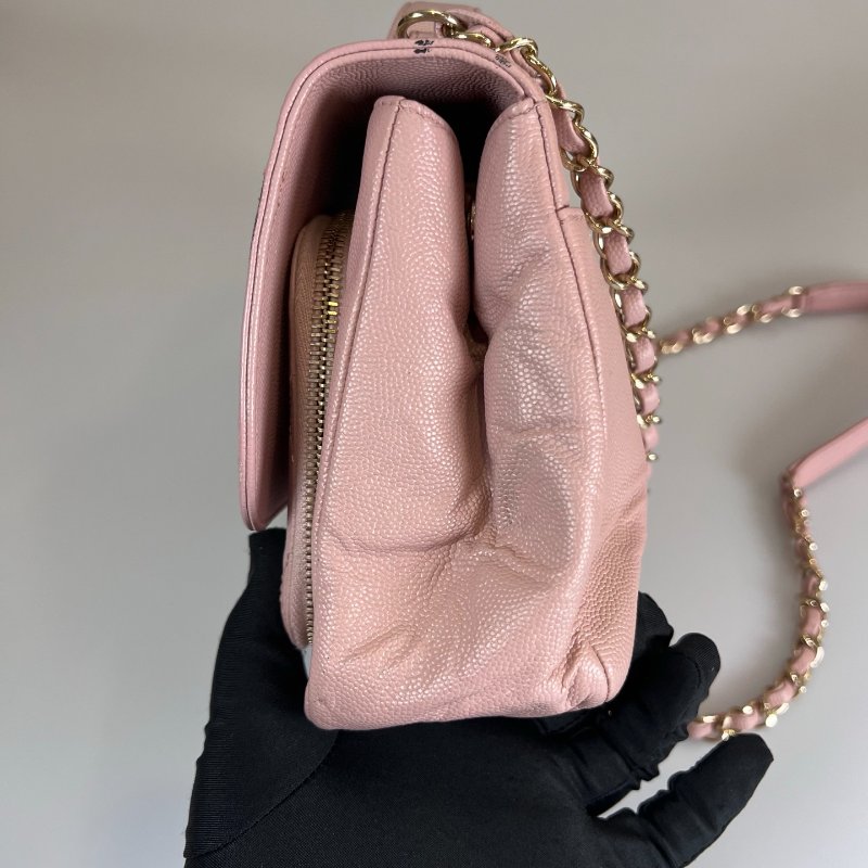 CHANEL 郵差金扣側肩包 荔枝粉 保卡款24開-3