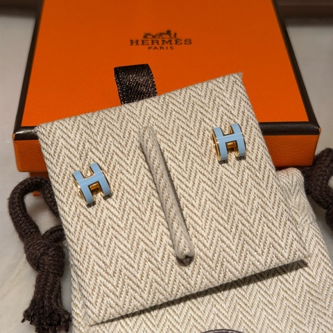 【全新全套✨ 全網最低價！】Hermes/愛馬仕耳釘 淡藍色（下單前先詢問庫存❗️❗️）