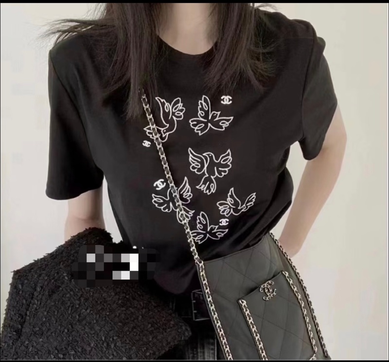 CHANEL黑色短款T恤-1