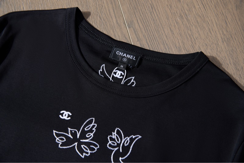 CHANEL黑色短款T恤-3