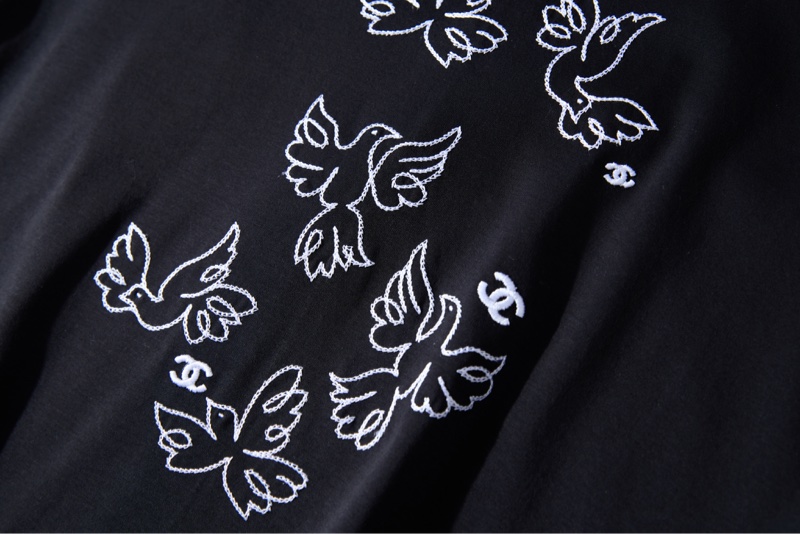 CHANEL黑色短款T恤-4