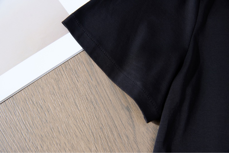 CHANEL黑色短款T恤-5