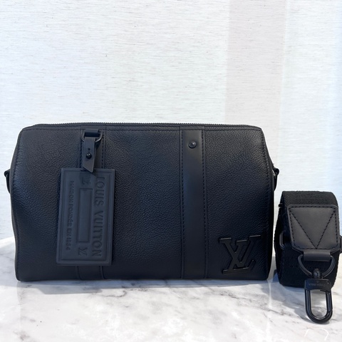 LV黑色粒面小牛皮City Keepall黑色logo斜背包