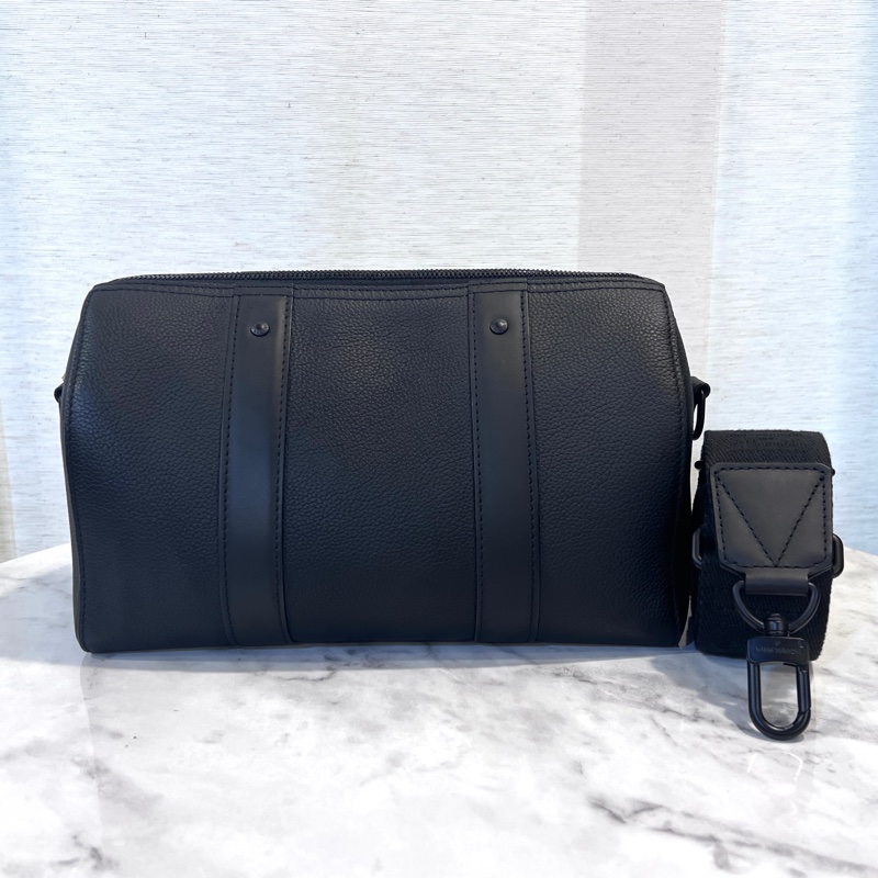 LV黑色粒面小牛皮City Keepall黑色logo斜背包-1