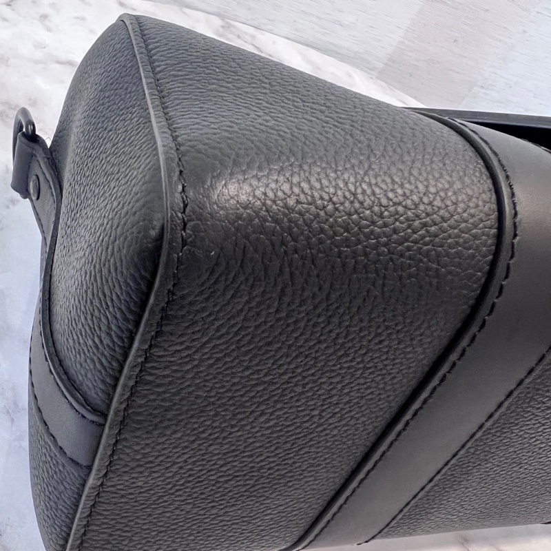 LV黑色粒面小牛皮City Keepall黑色logo斜背包-7