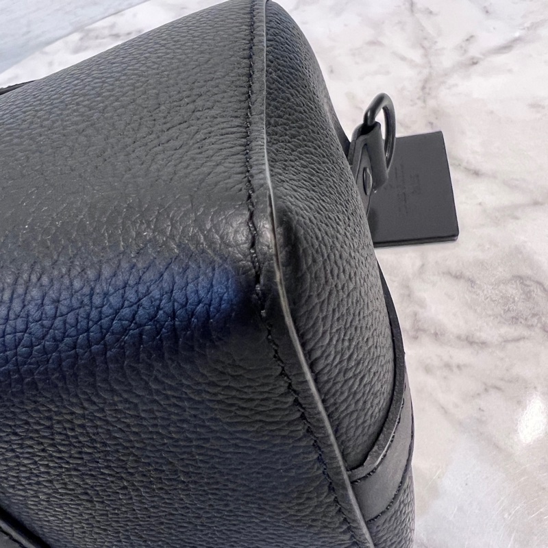 LV黑色粒面小牛皮City Keepall黑色logo斜背包-8