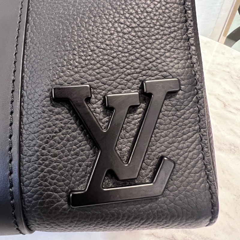 LV黑色粒面小牛皮City Keepall黑色logo斜背包-13