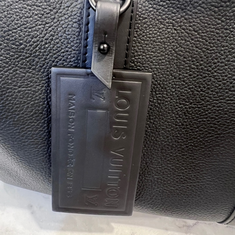 LV黑色粒面小牛皮City Keepall黑色logo斜背包-14