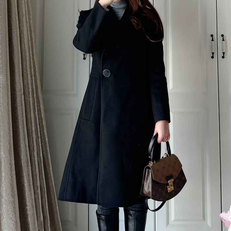 🪭 路易威登LOUIS VUITTON Tilsitt 扇形扇子包拼色PVC 金扣晶片包經典老花配色-16