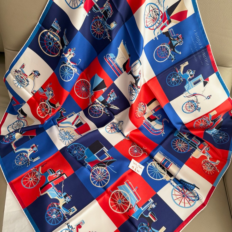 Hermes ᴄᴀʀʀé 𝟫𝟢 ᴠᴏɪᴛᴜʀᴇꜱ ᴇxǫᴜɪꜱᴇꜱ 多色絲巾 方巾 100%真絲 送禮ok🎁-4