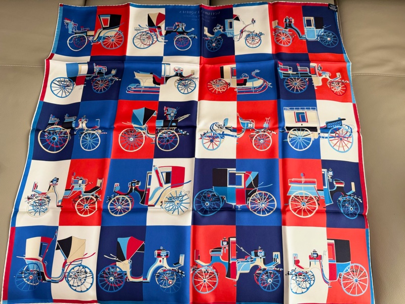 Hermes ᴄᴀʀʀé 𝟫𝟢 ᴠᴏɪᴛᴜʀᴇꜱ ᴇxǫᴜɪꜱᴇꜱ 多色絲巾 方巾 100%真絲 送禮ok🎁-5