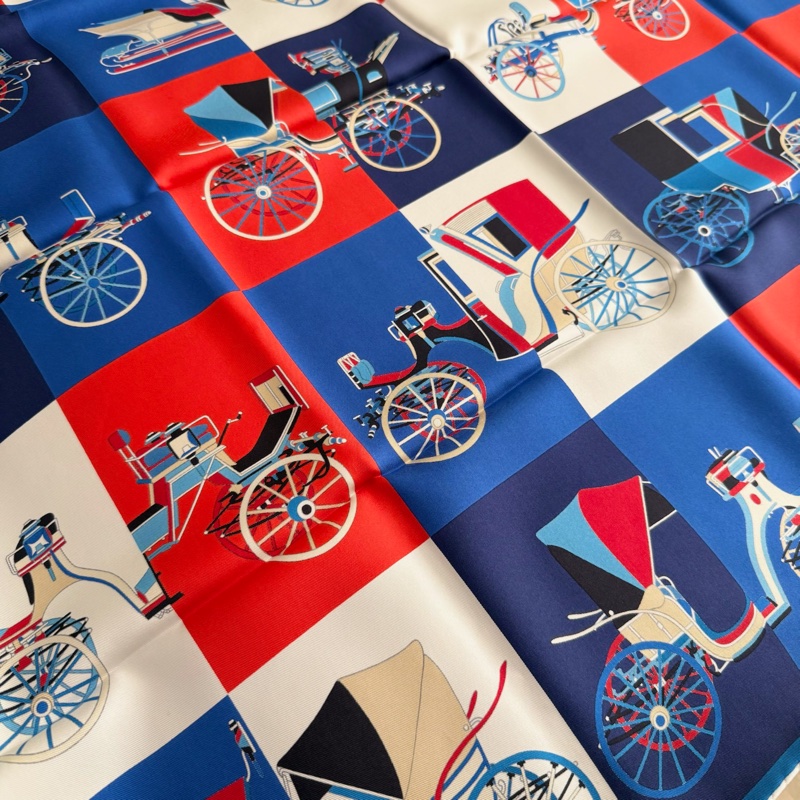 Hermes ᴄᴀʀʀé 𝟫𝟢 ᴠᴏɪᴛᴜʀᴇꜱ ᴇxǫᴜɪꜱᴇꜱ 多色絲巾 方巾 100%真絲 送禮ok🎁-9