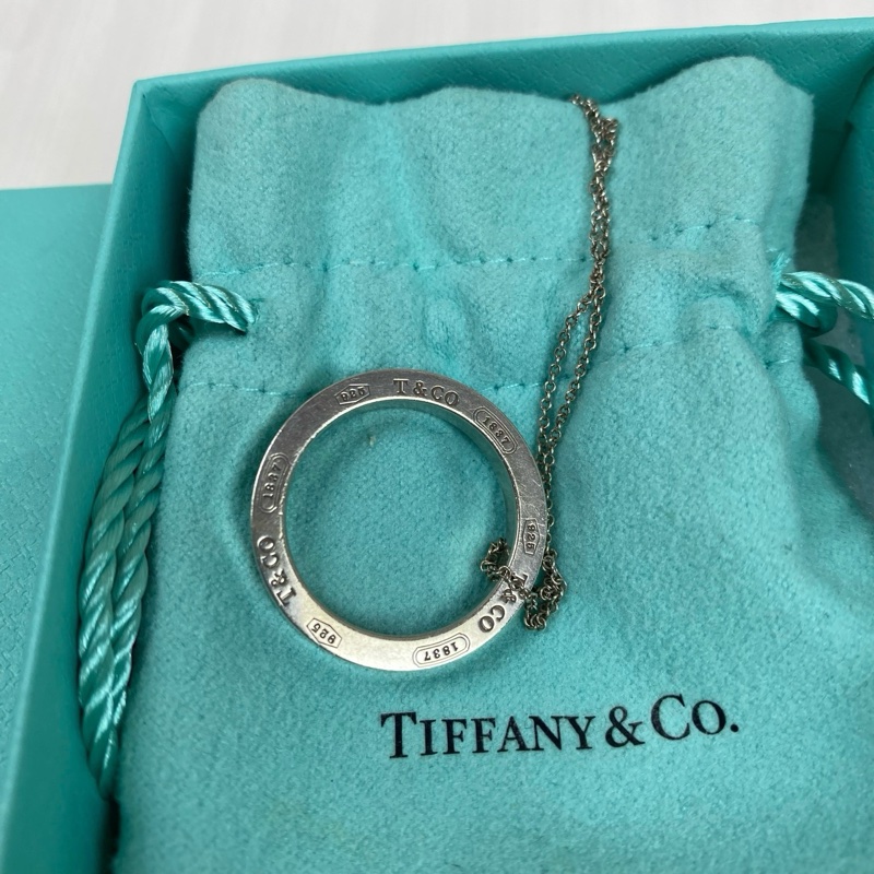 蒂芙尼/Tiffany   大環銀頸鏈 頸鏈上有刻字 輕鬆簡潔設計-3