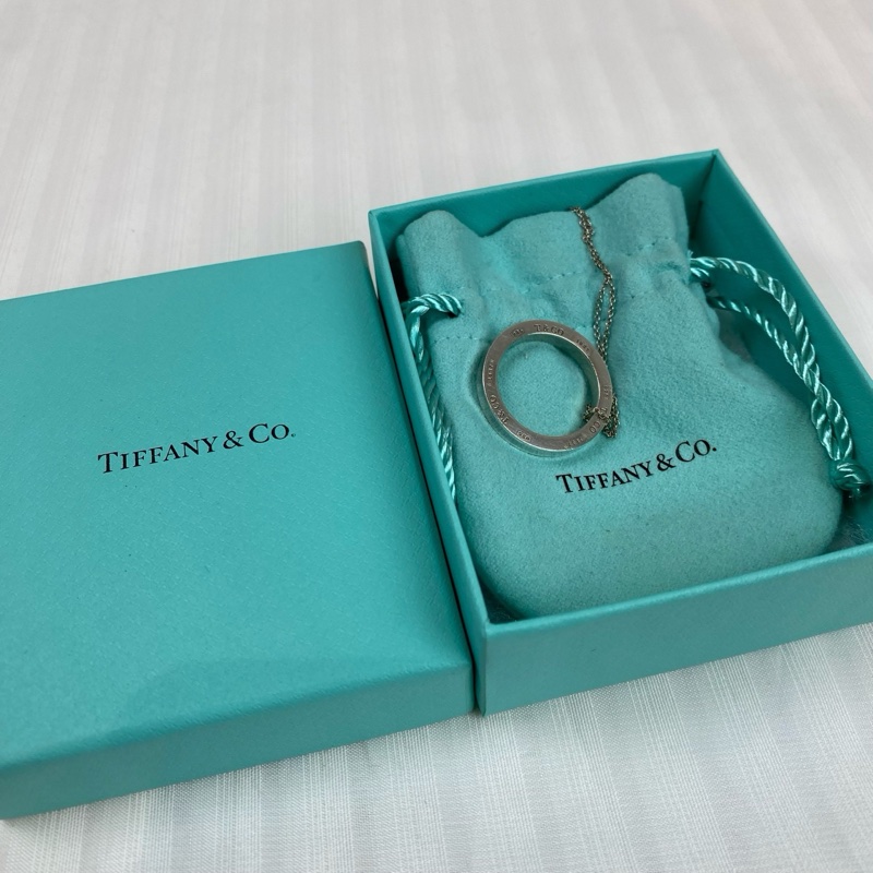 蒂芙尼/Tiffany   大環銀頸鏈 頸鏈上有刻字 輕鬆簡潔設計-4