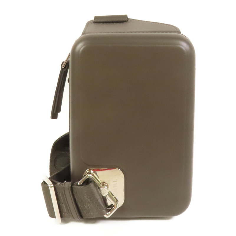 LOEWE 牛皮皮革Molded Sling肩背袋-1