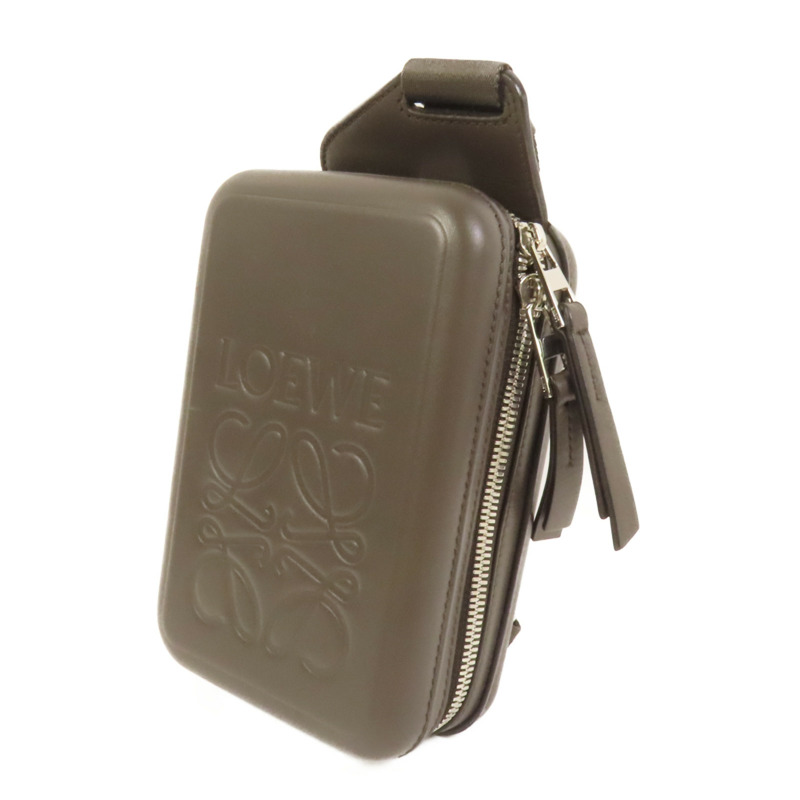 LOEWE 牛皮皮革Molded Sling肩背袋-2