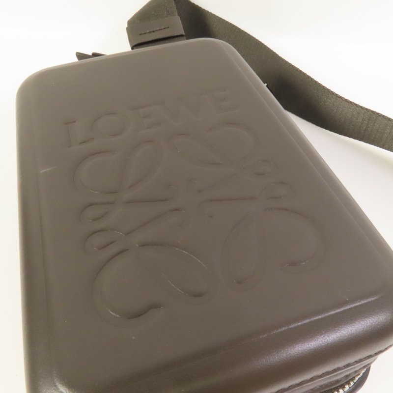 LOEWE 牛皮皮革Molded Sling肩背袋-6