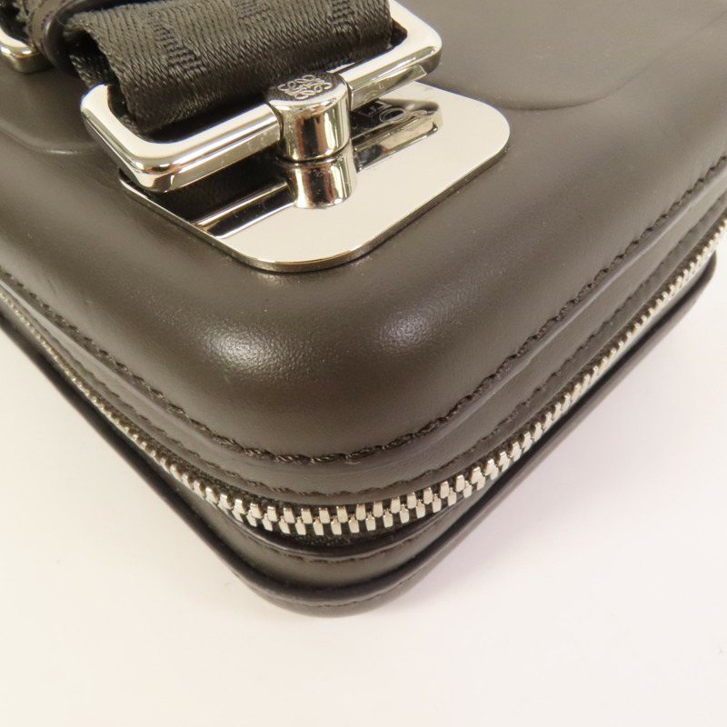 LOEWE 牛皮皮革Molded Sling肩背袋-9