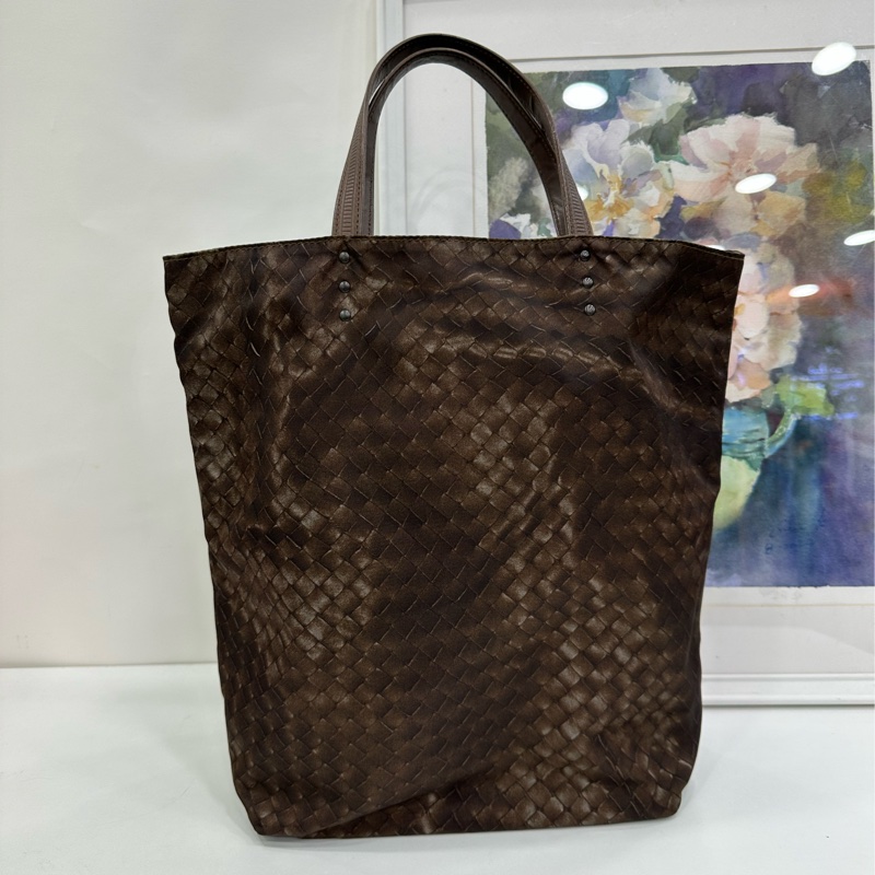 BV Bottega Veneta經典炫彩蝴蝶限量編織尼龍包/購物袋。尺寸30x35公分。-1