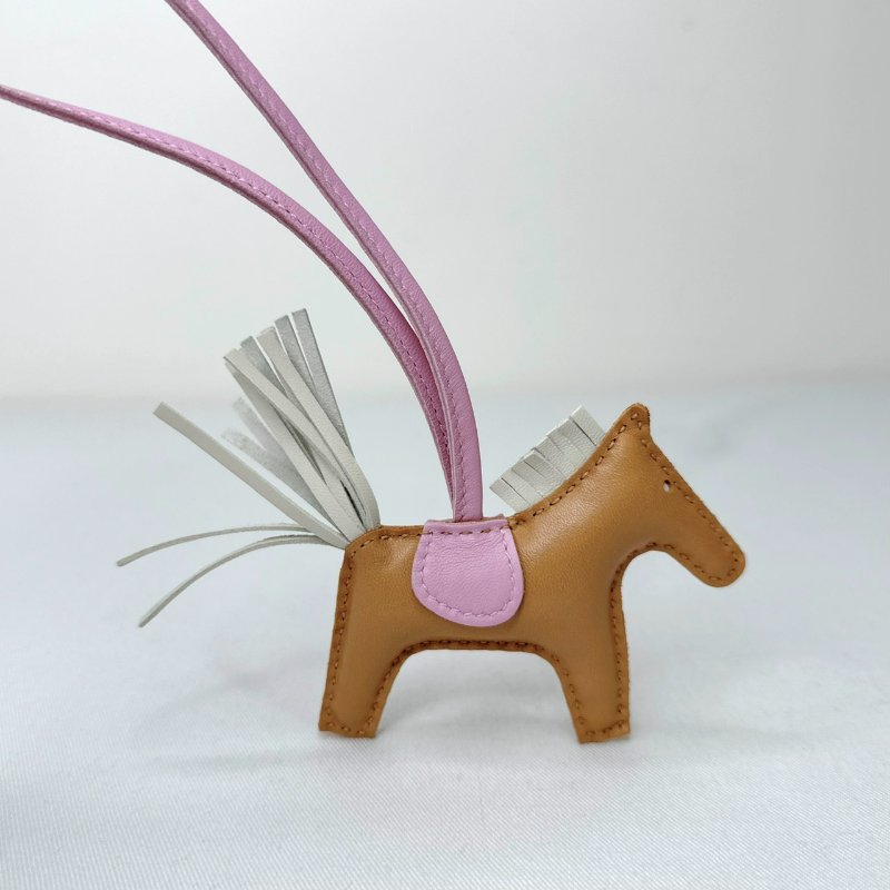 HERMES 全新Rodeo PM芝麻色小馬掛飾-1