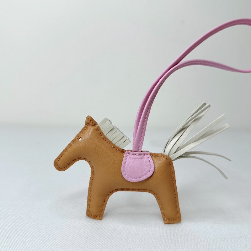 HERMES 全新Rodeo PM芝麻色小馬掛飾-2
