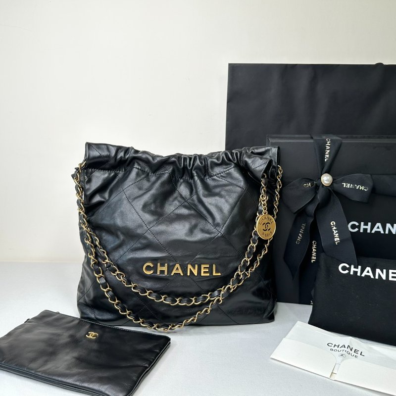 CHANEL 黑金小款22肩背包-1