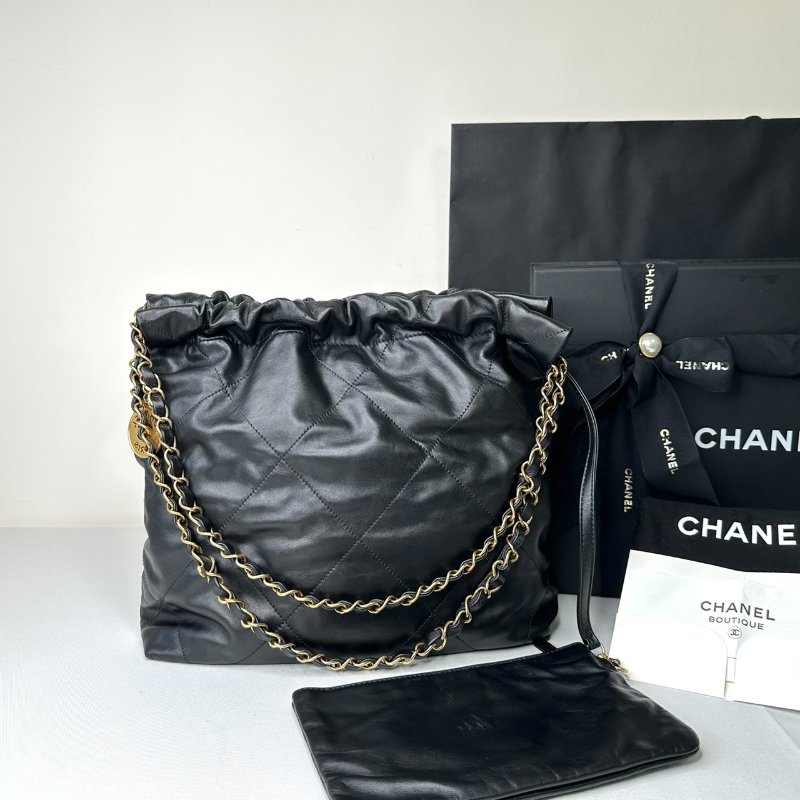 CHANEL 黑金小款22肩背包-2