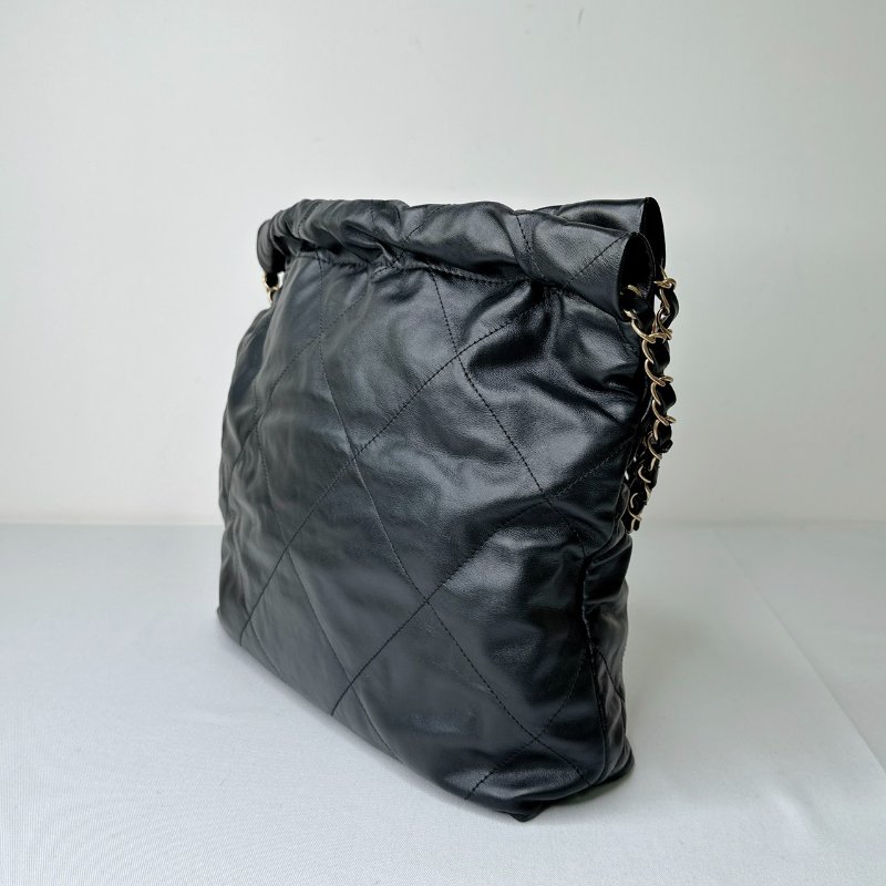 CHANEL 黑金小款22肩背包-5