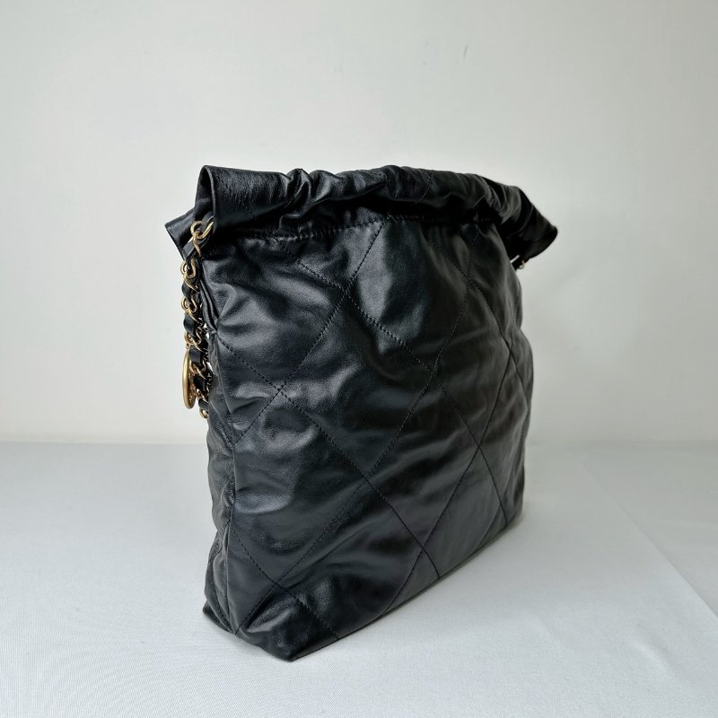 CHANEL 黑金小款22肩背包-6