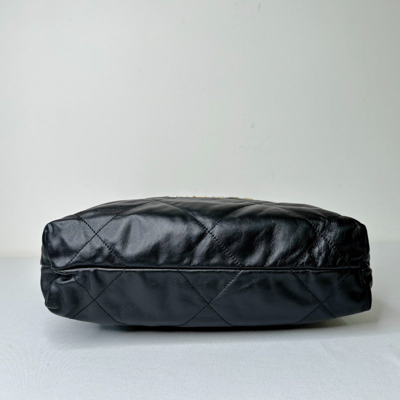 CHANEL 黑金小款22肩背包-9