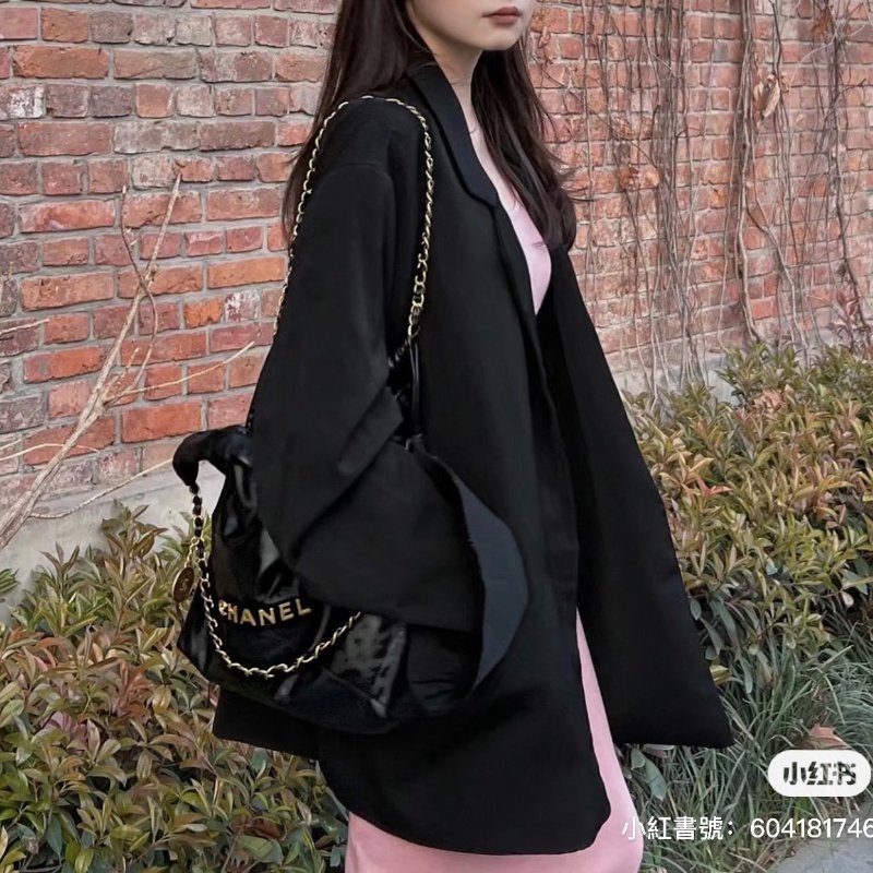 CHANEL 黑金小款22肩背包-0