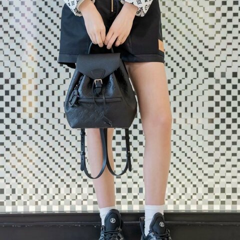 ️LV montsouris壓紋後背包 黑金 27.5×33×14 98新配件塵袋