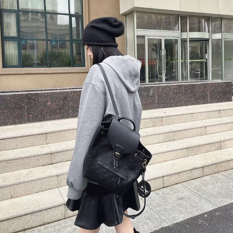 ️LV montsouris壓紋後背包 黑金 27.5×33×14 98新配件塵袋-1