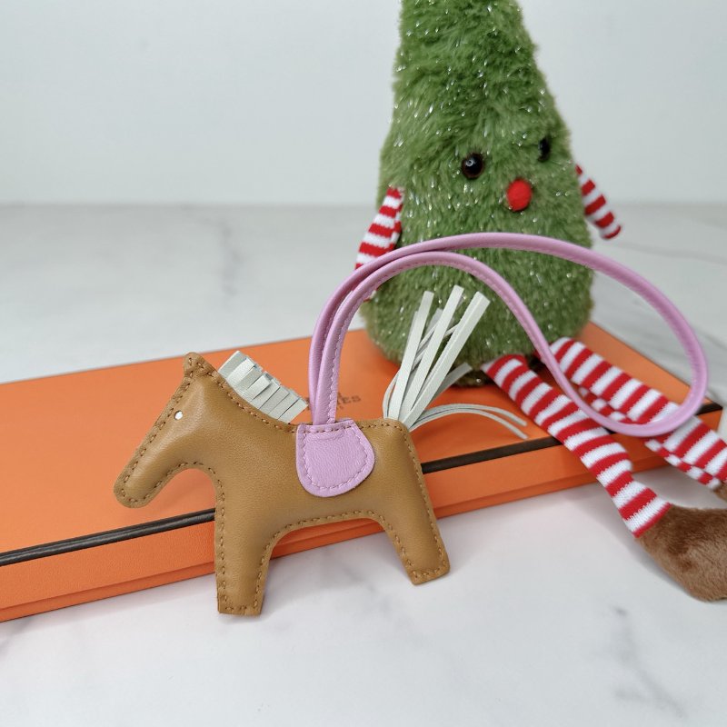 HERMES 全新芝麻色Rodeo PM小馬掛飾-1