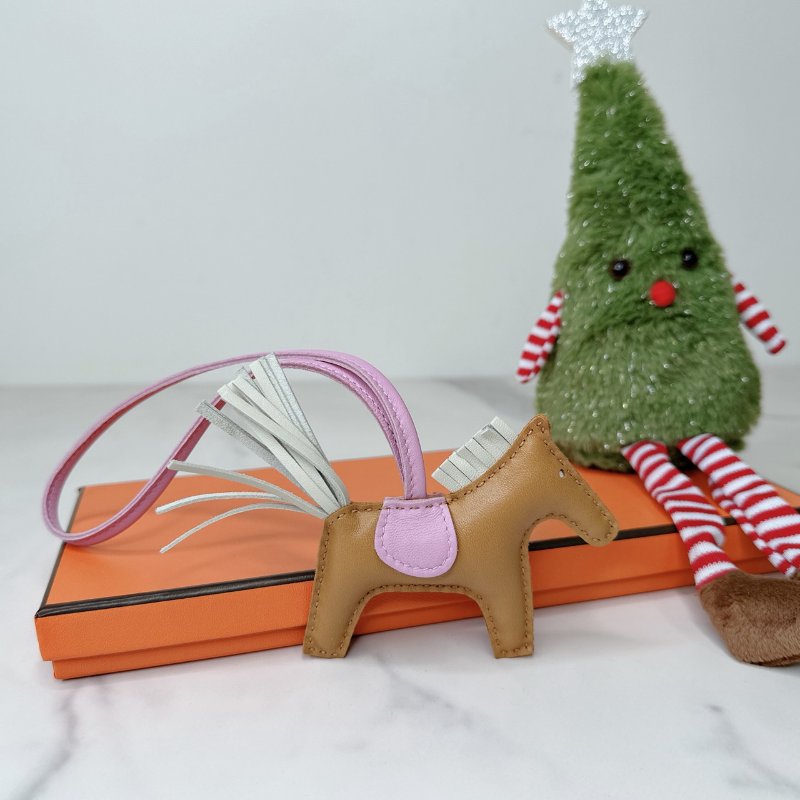 HERMES 全新芝麻色Rodeo PM小馬掛飾-2