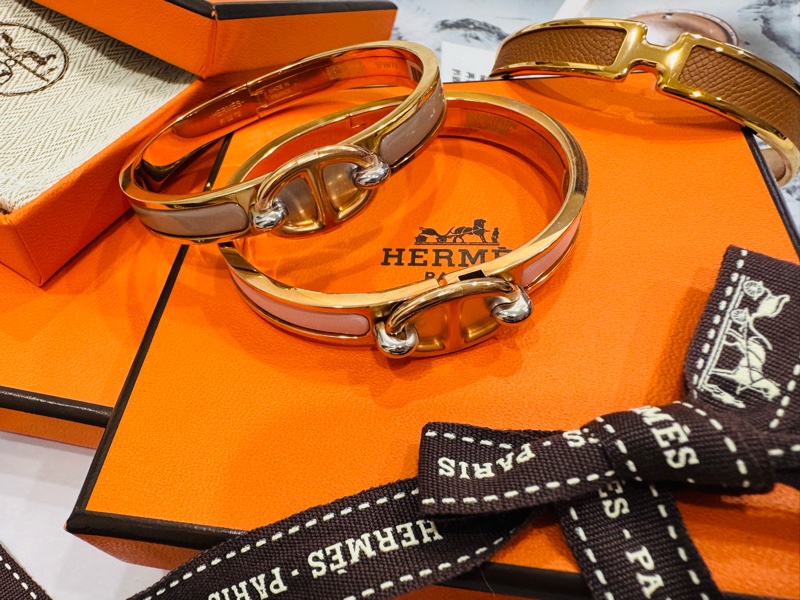 全新Hermes 豬鼻手鐲 奶茶玫瑰金琺瑯細版手環 未拆膜-0