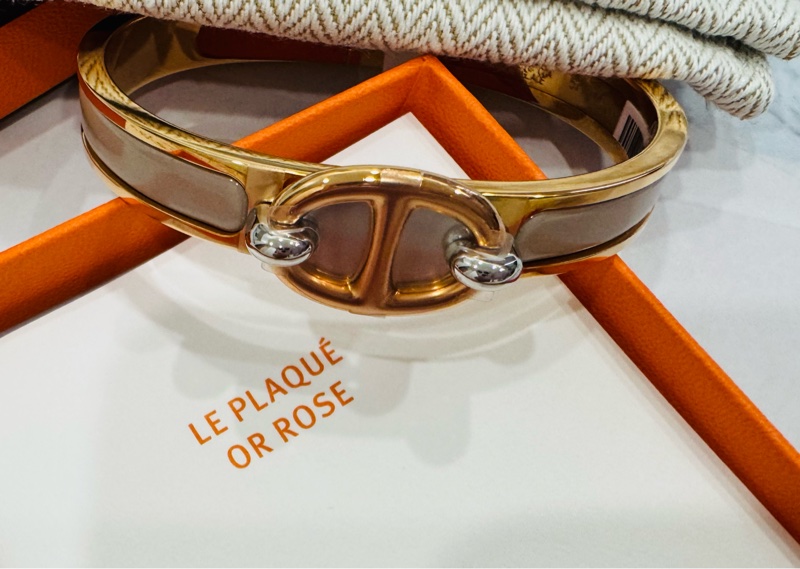 全新Hermes 豬鼻手鐲 奶茶玫瑰金琺瑯細版手環 未拆膜-1