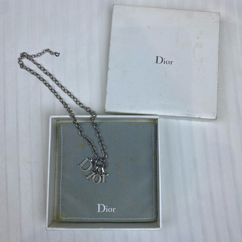Dior 英文字母鑽石頸鏈 低調奢華款式-0