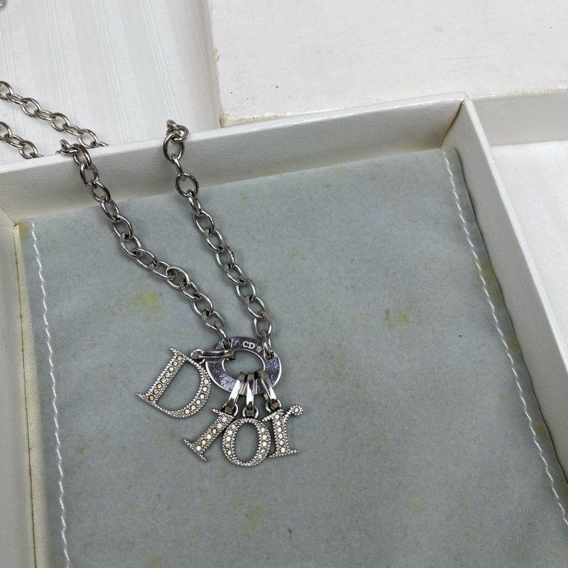 Dior 英文字母鑽石頸鏈 低調奢華款式-1
