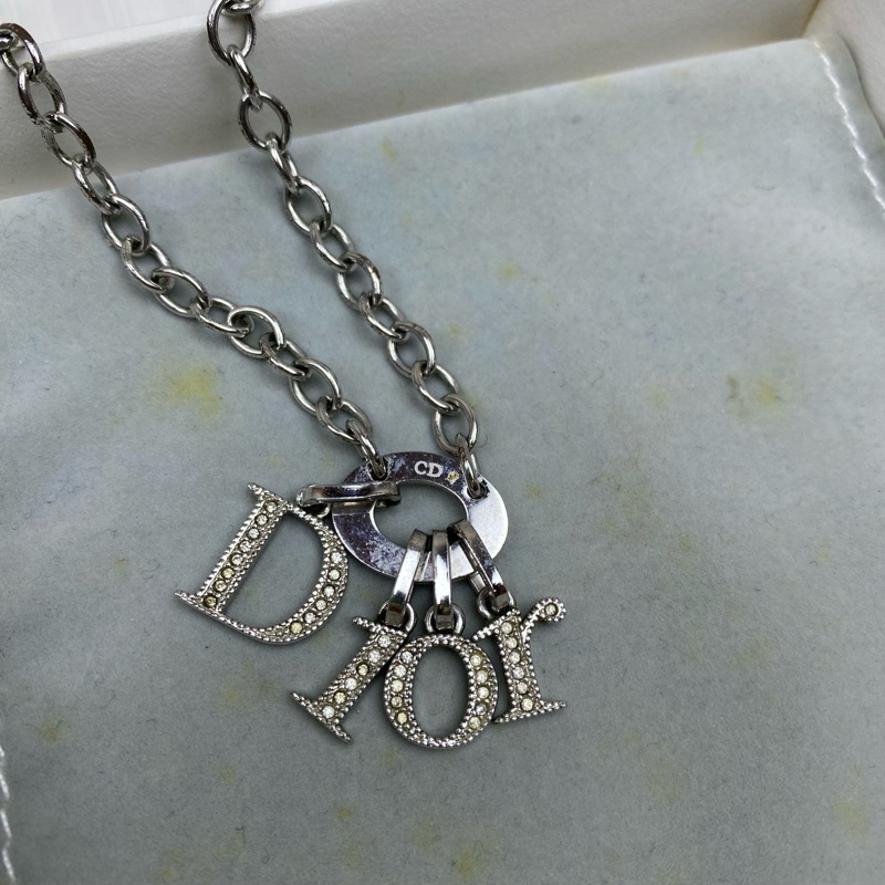 Dior 英文字母鑽石頸鏈 低調奢華款式-3