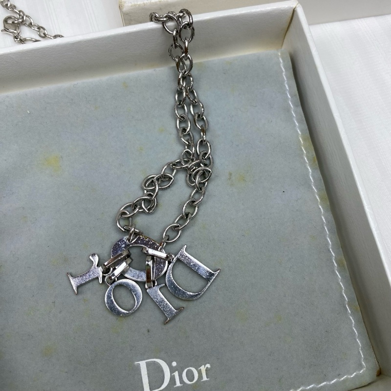Dior 英文字母鑽石頸鏈 低調奢華款式-4