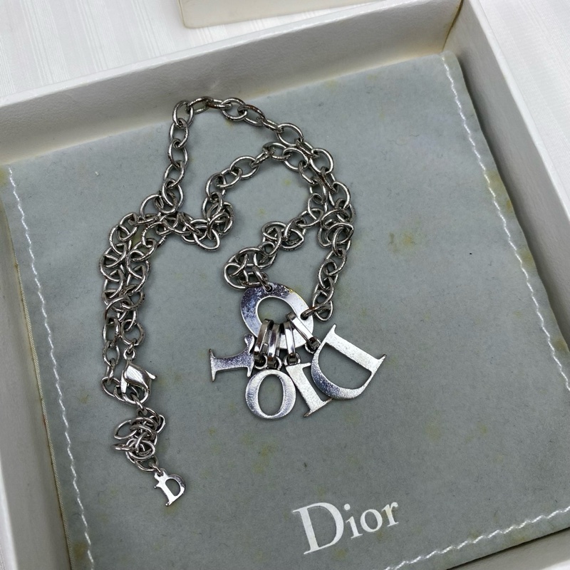 Dior 英文字母鑽石頸鏈 低調奢華款式-5