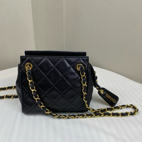 香奈儿/Chanel      黑色羊皮配金色鏈條經典配搭小巧可愛 羊皮 15*8*14