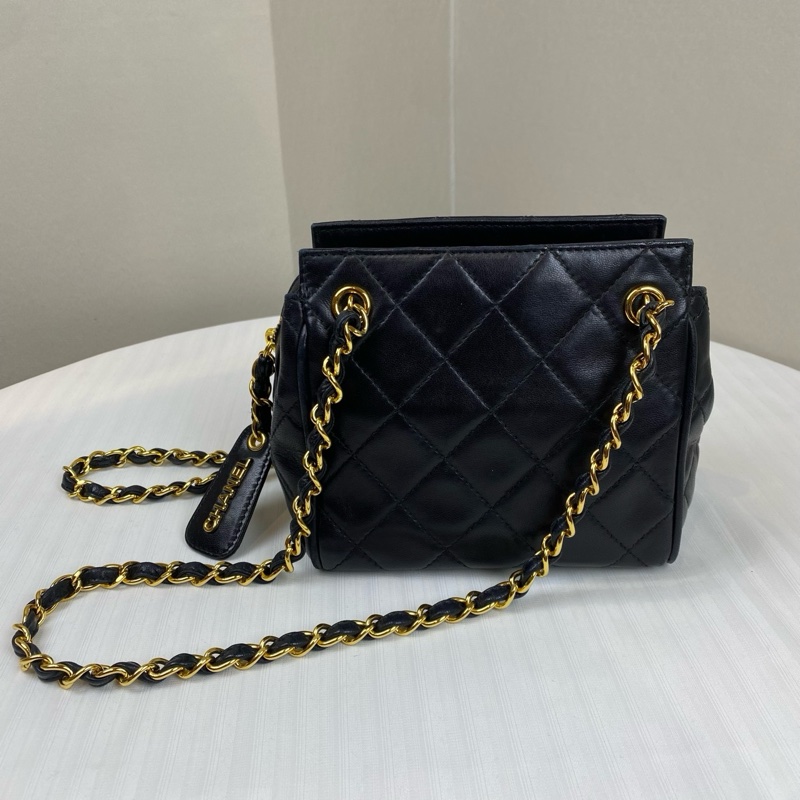 香奈儿/Chanel      黑色羊皮配金色鏈條經典配搭小巧可愛 羊皮 15*8*14-1