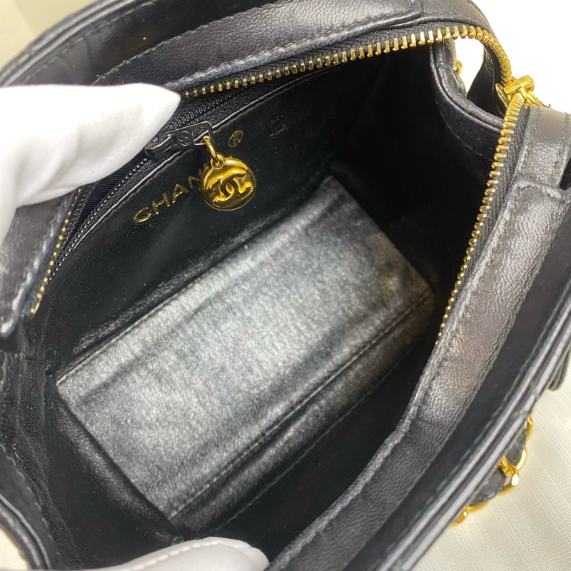 香奈儿/Chanel      黑色羊皮配金色鏈條經典配搭小巧可愛 羊皮 15*8*14-6