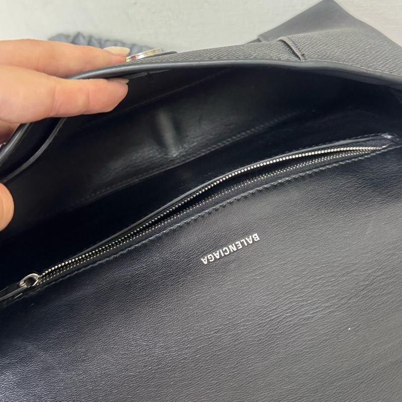 Balenciaga Downtown巴黎世家黑銀斜背包-15